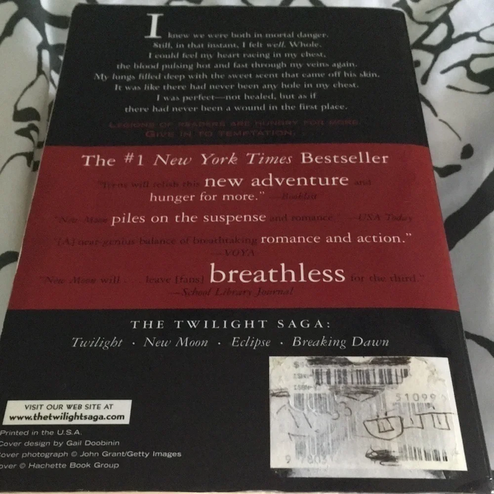 New Moon Twilight Saga Book 2 Stephenie Meyer Paperback 2008 Vampire Fiction